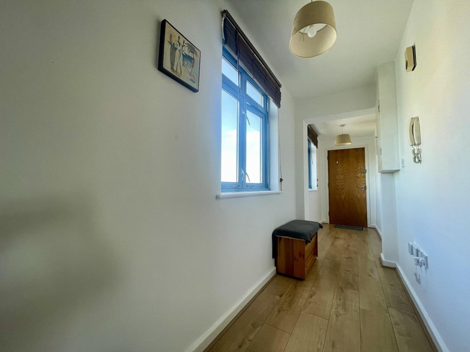 Hk Life Serviced Apartment , City Centre Swindon Ngoại thất bức ảnh