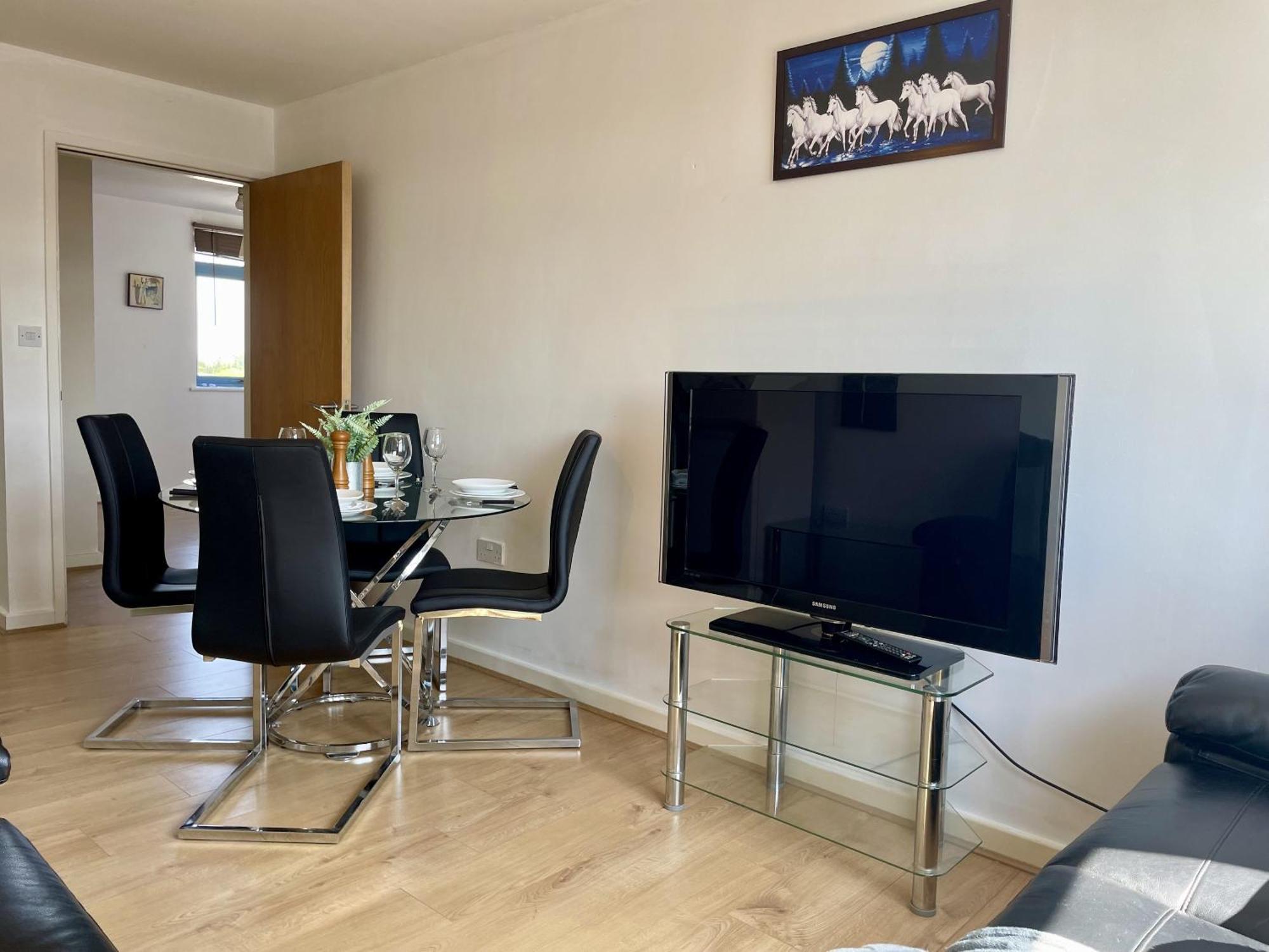 Hk Life Serviced Apartment , City Centre Swindon Ngoại thất bức ảnh