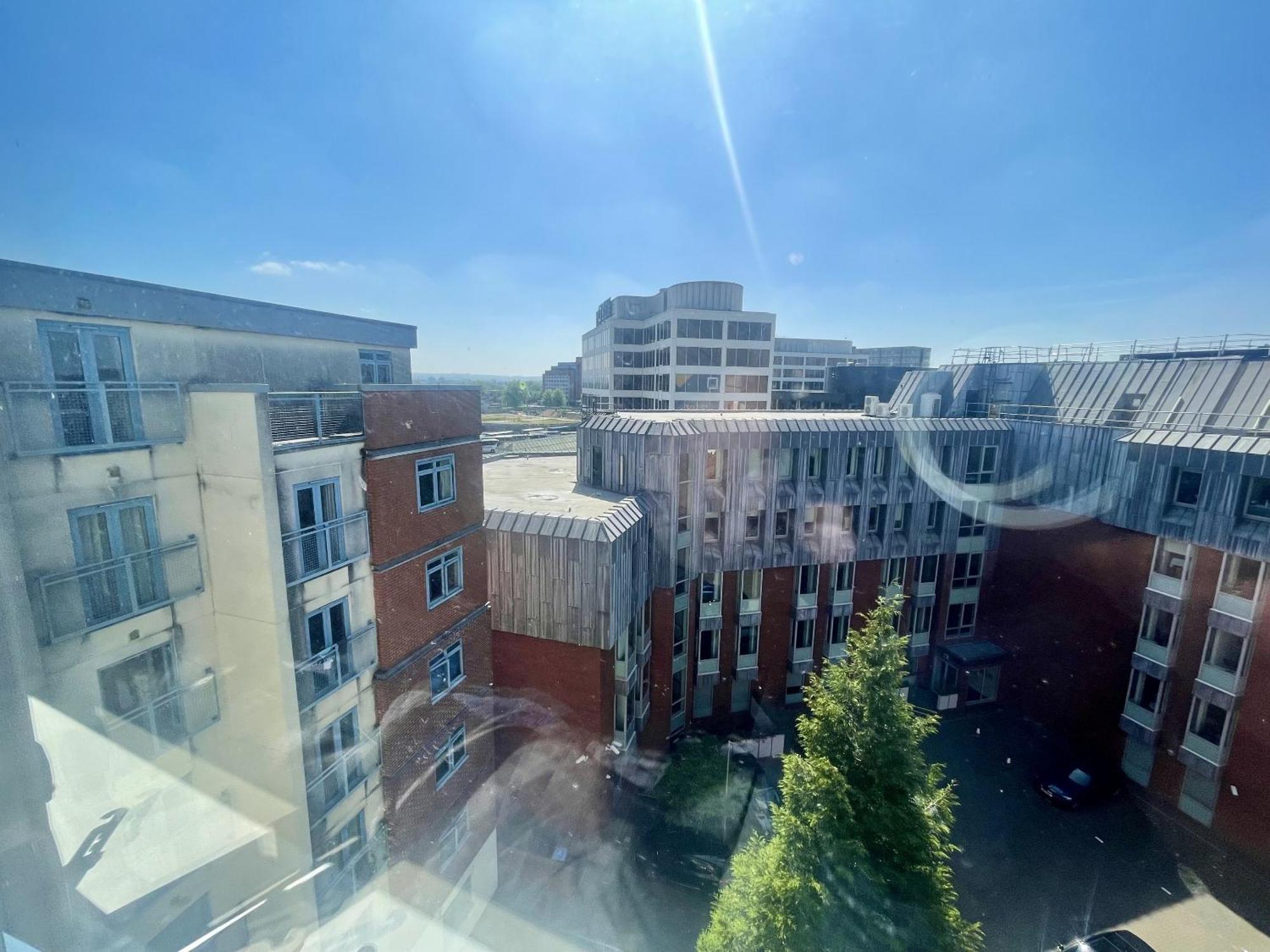 Hk Life Serviced Apartment , City Centre Swindon Ngoại thất bức ảnh