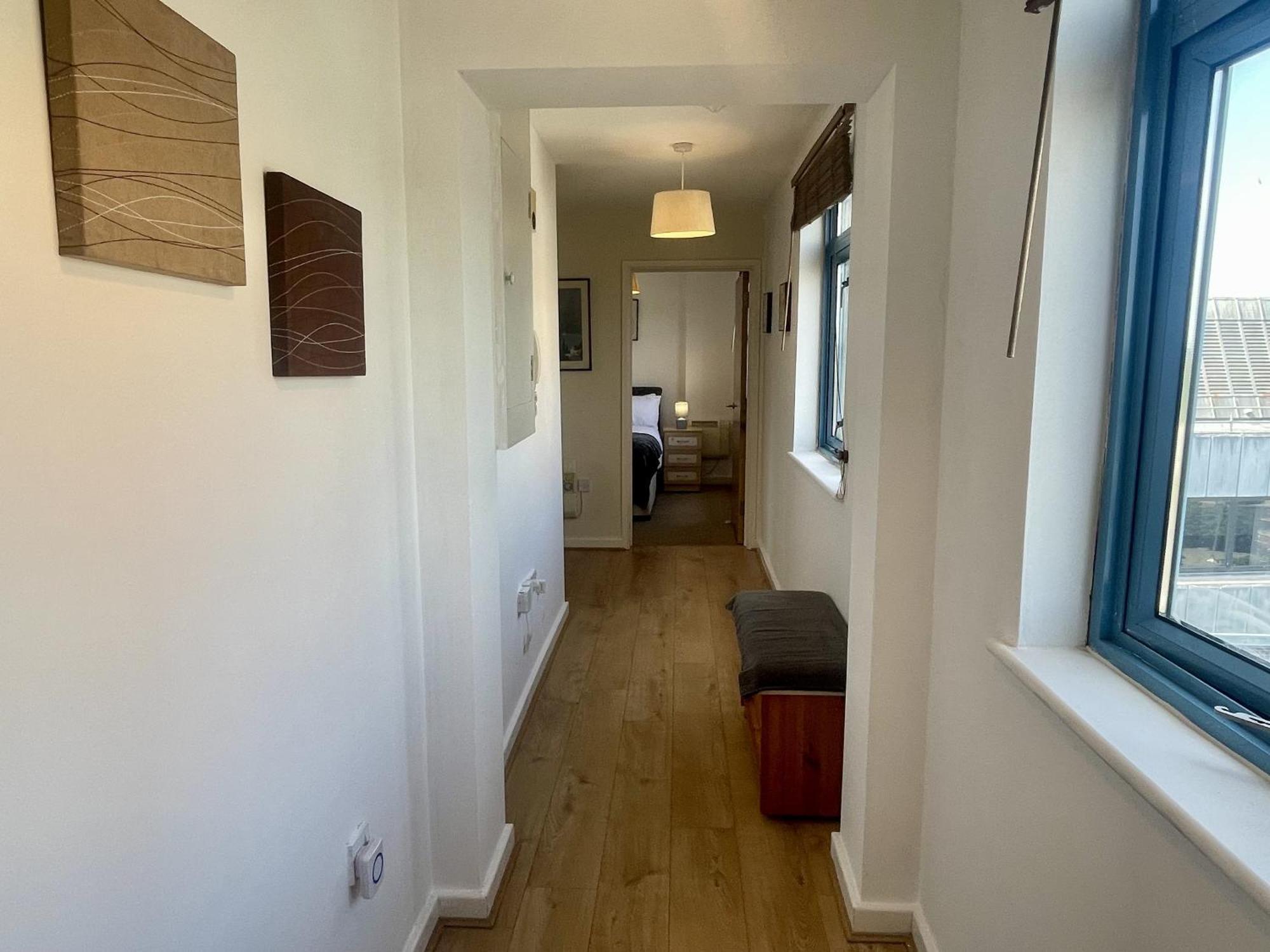 Hk Life Serviced Apartment , City Centre Swindon Ngoại thất bức ảnh