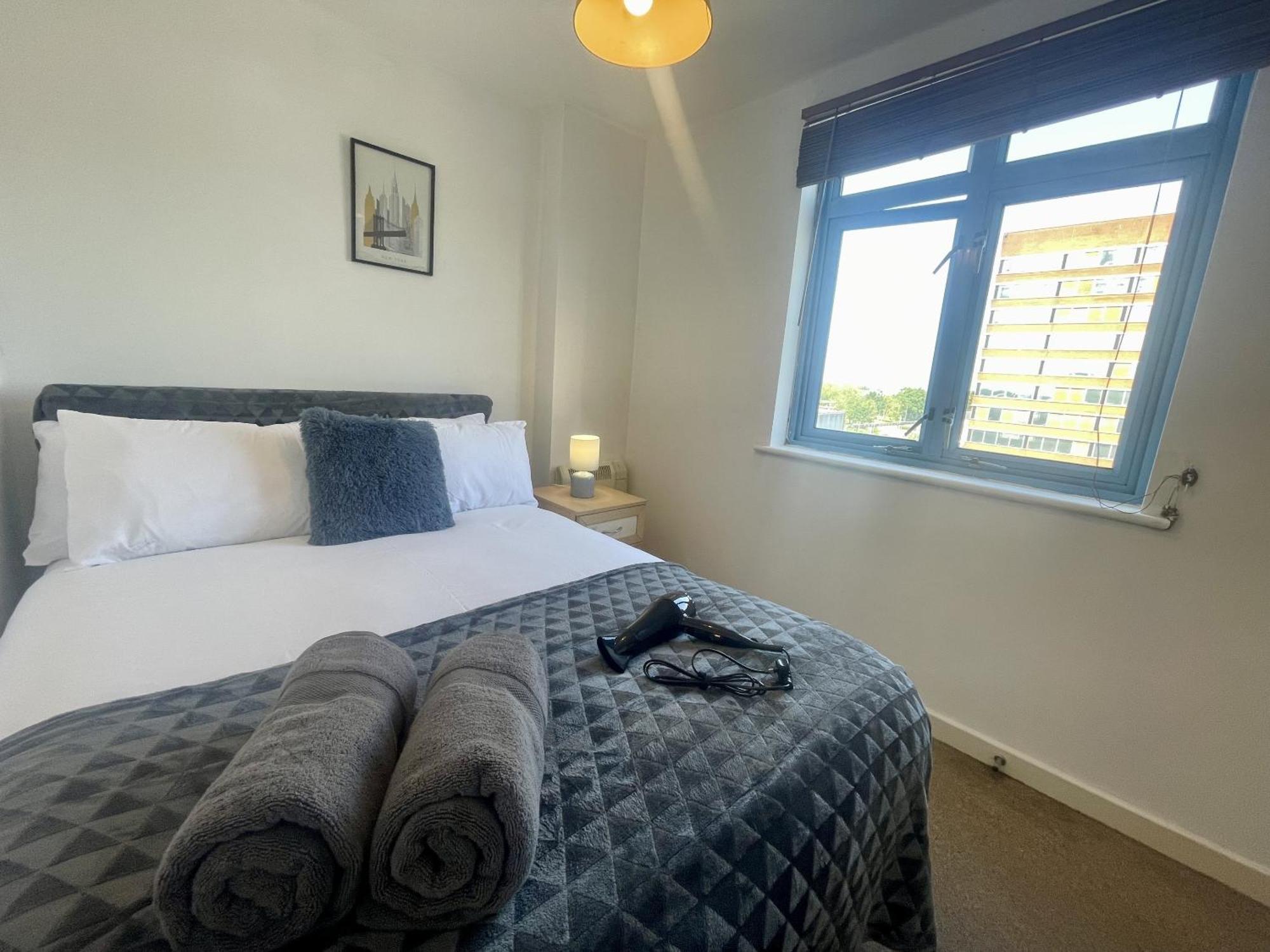 Hk Life Serviced Apartment , City Centre Swindon Ngoại thất bức ảnh