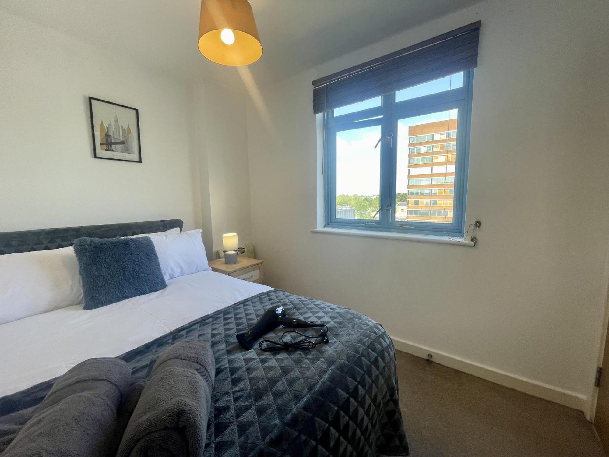 Hk Life Serviced Apartment , City Centre Swindon Ngoại thất bức ảnh