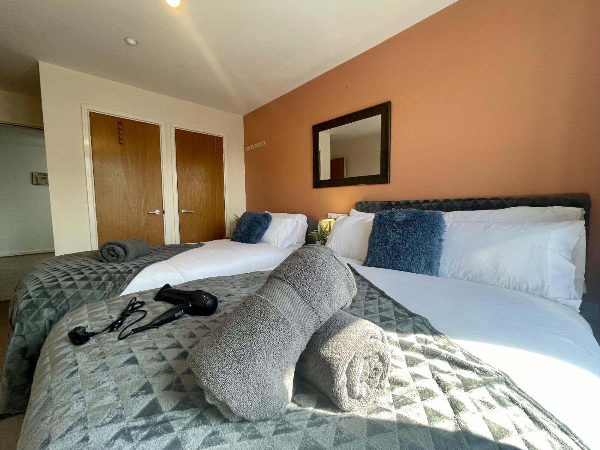 Hk Life Serviced Apartment , City Centre Swindon Ngoại thất bức ảnh