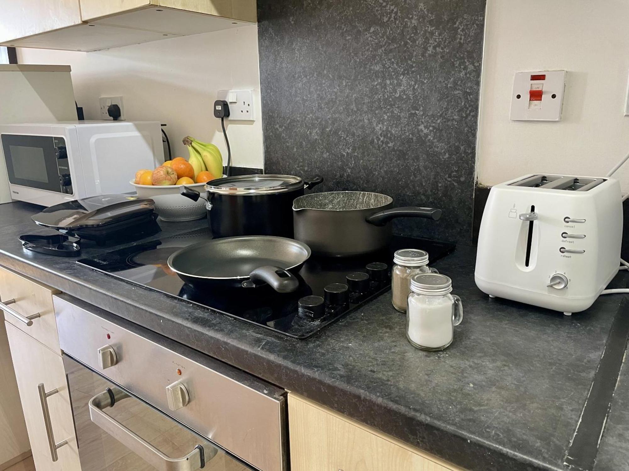Hk Life Serviced Apartment , City Centre Swindon Ngoại thất bức ảnh