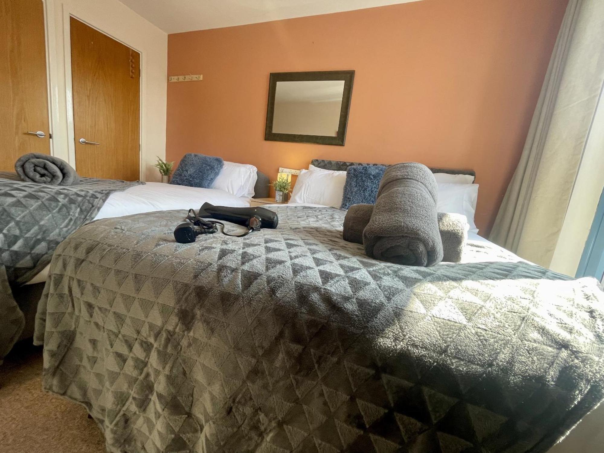 Hk Life Serviced Apartment , City Centre Swindon Ngoại thất bức ảnh
