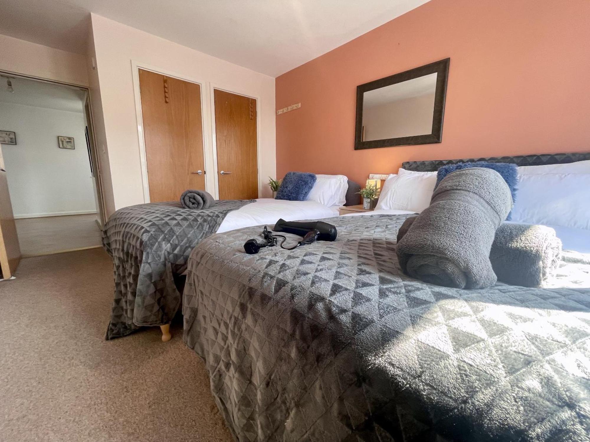 Hk Life Serviced Apartment , City Centre Swindon Ngoại thất bức ảnh