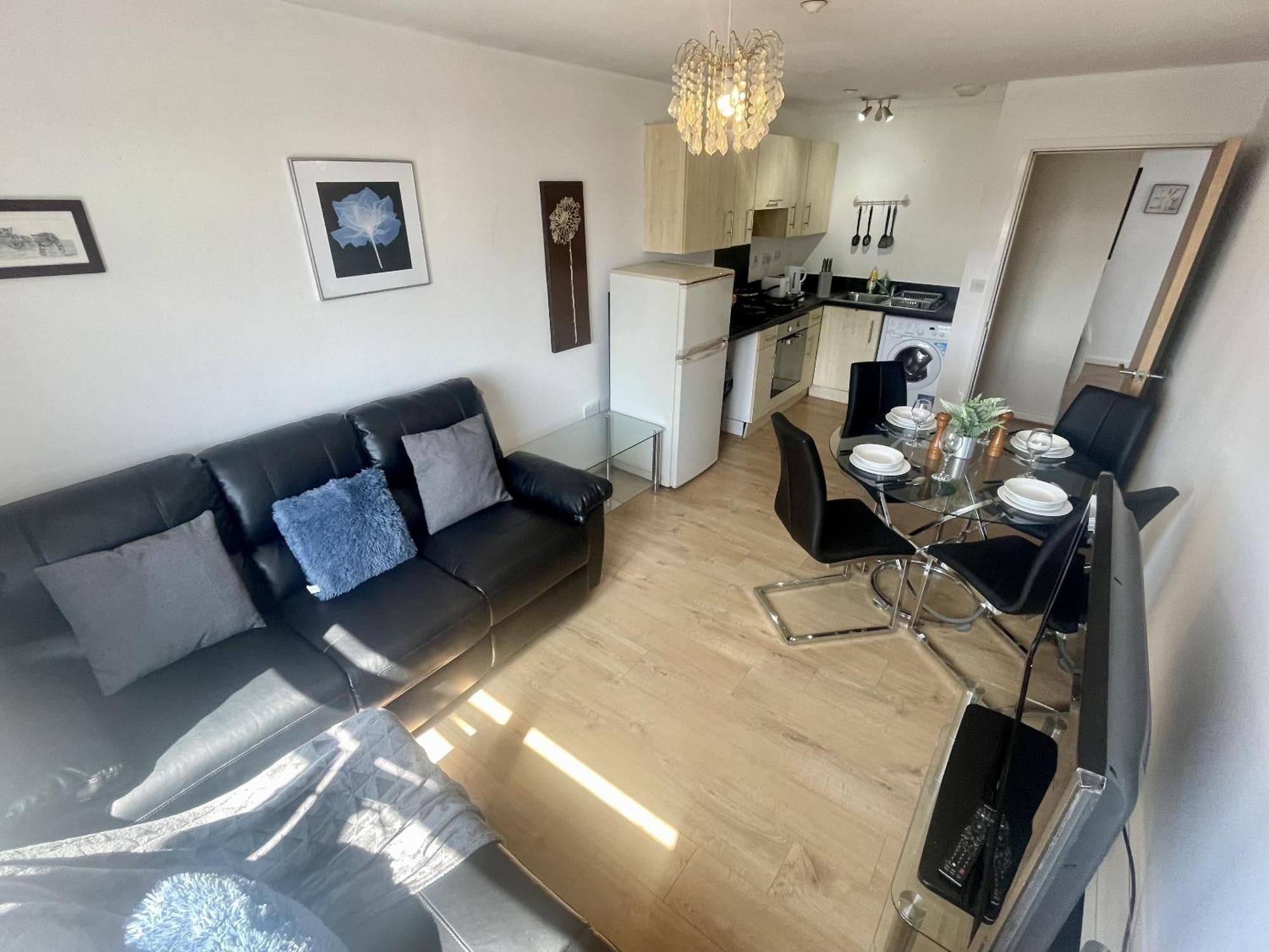 Hk Life Serviced Apartment , City Centre Swindon Ngoại thất bức ảnh