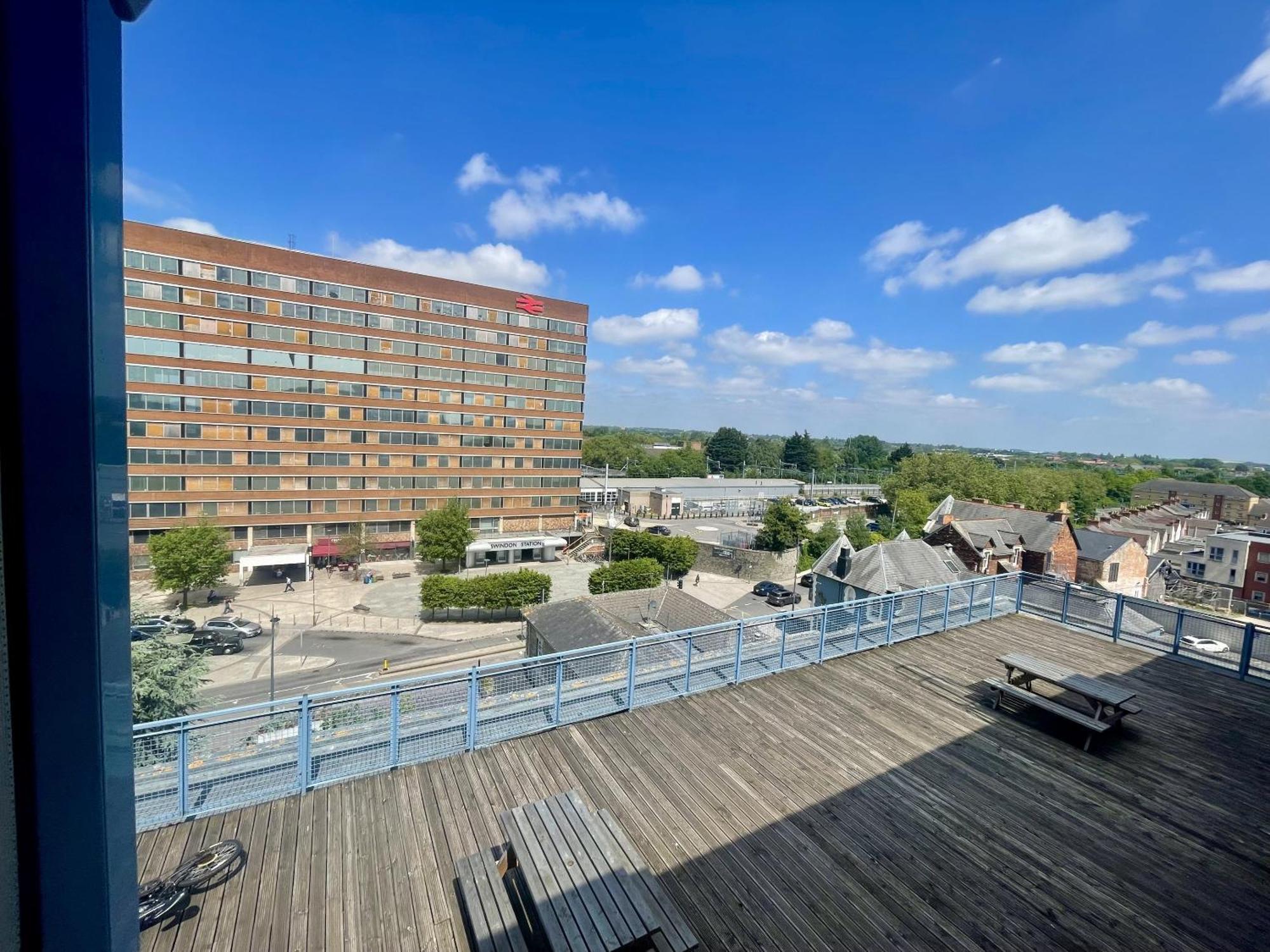 Hk Life Serviced Apartment , City Centre Swindon Ngoại thất bức ảnh